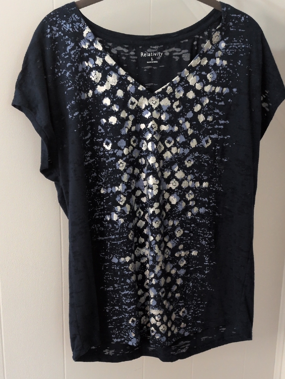 Relativity Navy Short Sleeve V-Neck Top with Metallic Silver Pattern